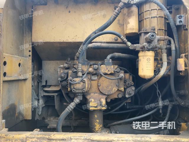 液壓泵斜45?右(大件艙室) 液壓泵斜45?右(大件艙室)