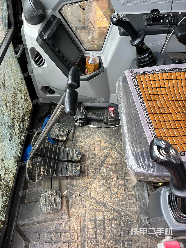 驾驶室整体（整机外观）