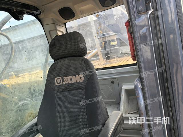 行走控制手柄和踏板?俯拍(駕駛室部分) 行走控制手柄和踏板?俯拍(駕駛室部分)