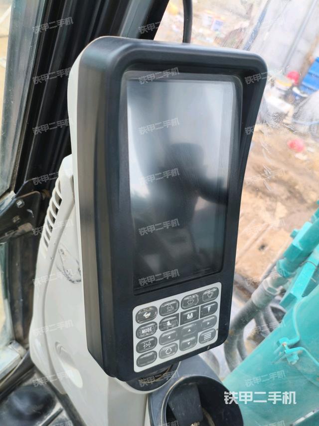 显示屏 (驾驶室部分) 显示屏 (驾驶室部分)