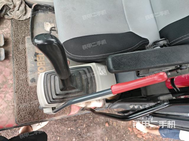 座椅左側(cè)控制臺(tái)/音響/含左手柄（駕駛室部分）