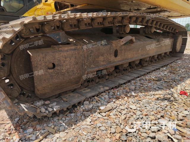 單側(cè)履帶整體(整機(jī)外觀) 單側(cè)履帶整體(整機(jī)外觀)