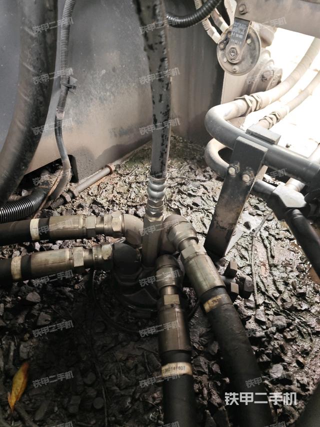 中央回轉(zhuǎn)接頭特寫（上車部件）