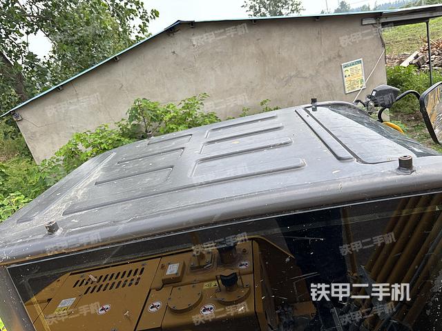 驾驶室顶部（整机外观）