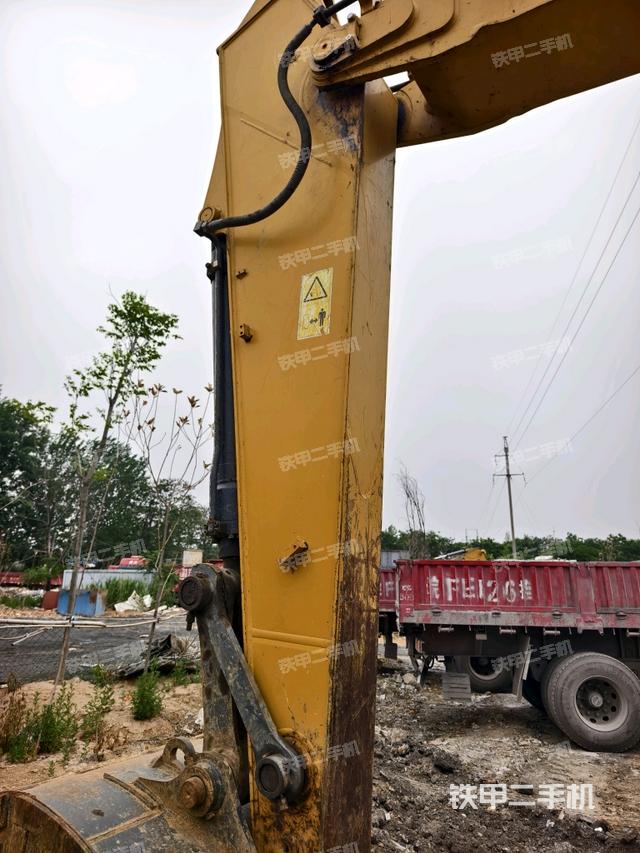 小臂整體左后(工作和回轉裝置) 小臂整體左后(工作和回轉裝置)