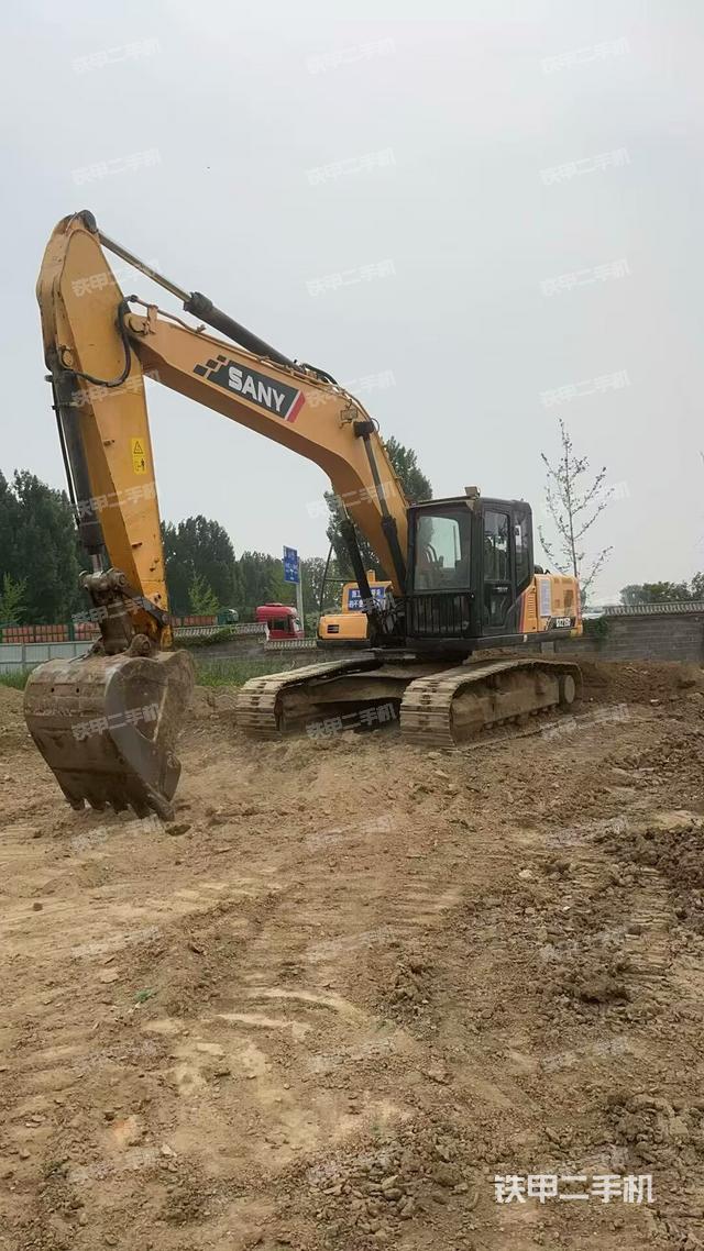 三一重工SY215C挖掘機(jī)