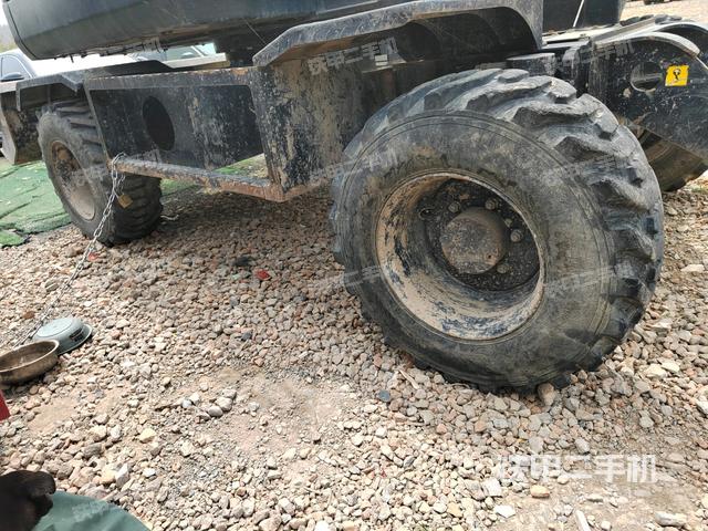 单侧履带整体(整机外观) 单侧履带整体(整机外观)