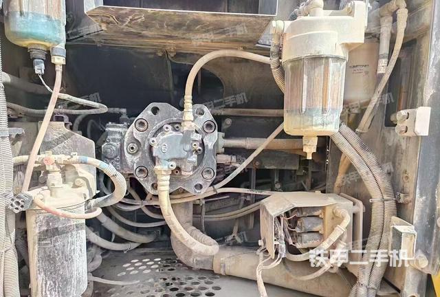 液壓泵艙室正面整體(整機外觀) 液壓泵艙室正面整體(整機外觀)