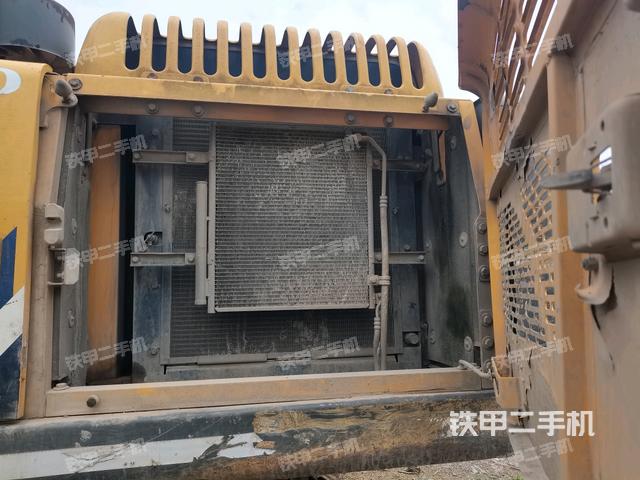散熱器正面(大件艙室) 散熱器正面(大件艙室)