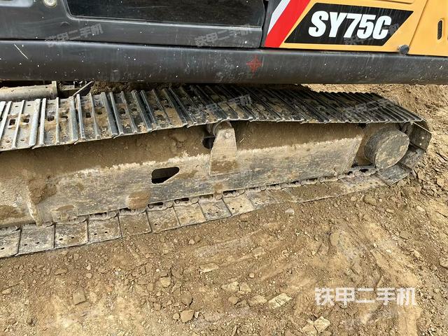 單側(cè)履帶整體(整機(jī)外觀) 單側(cè)履帶整體(整機(jī)外觀)