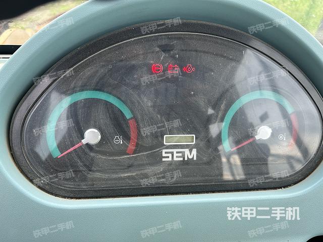 駕駛室操作臺(tái)(整機(jī)外觀及大件) 駕駛室操作臺(tái)(整機(jī)外觀及大件)