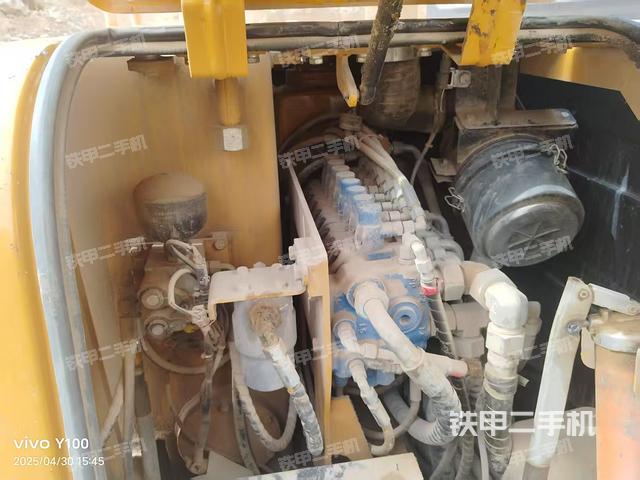 液壓泵艙室正面整體(整機(jī)外觀) 液壓泵艙室正面整體(整機(jī)外觀)