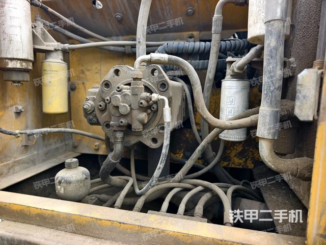 液壓泵斜45?右(大件艙室) 液壓泵斜45?右(大件艙室)