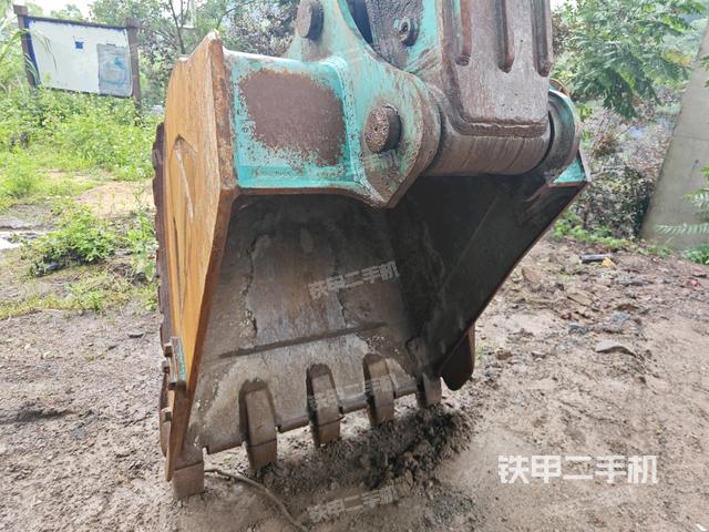 鏟斗右后整體（工作和回轉(zhuǎn)裝置）