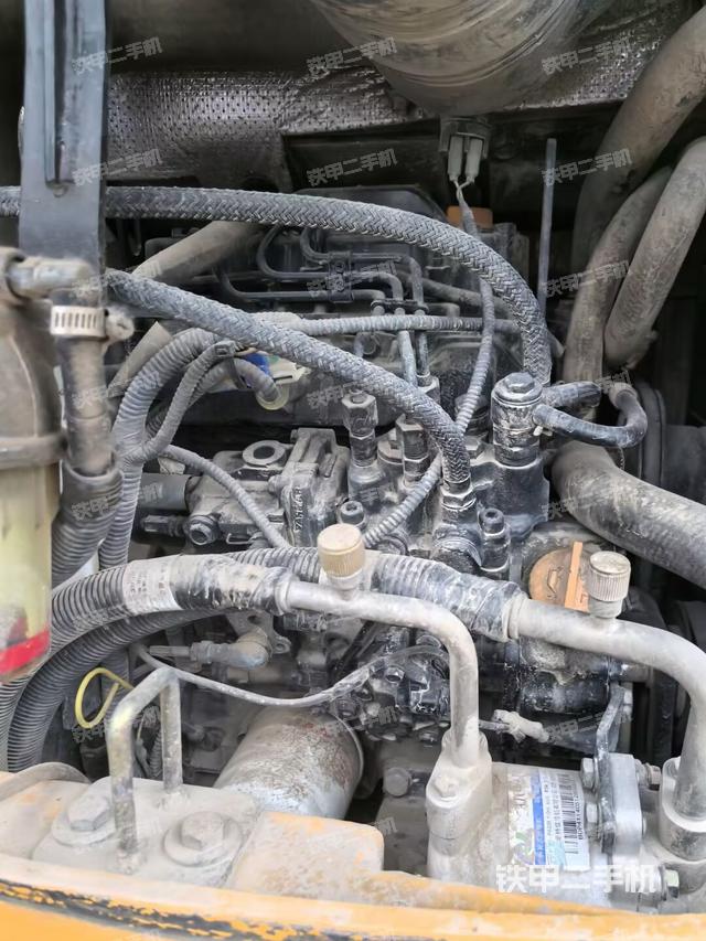 回转马达和主控阀（整机外观）