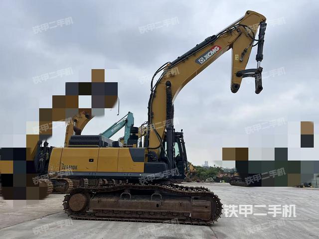 單側(cè)履帶整體(整機外觀) 單側(cè)履帶整體(整機外觀)