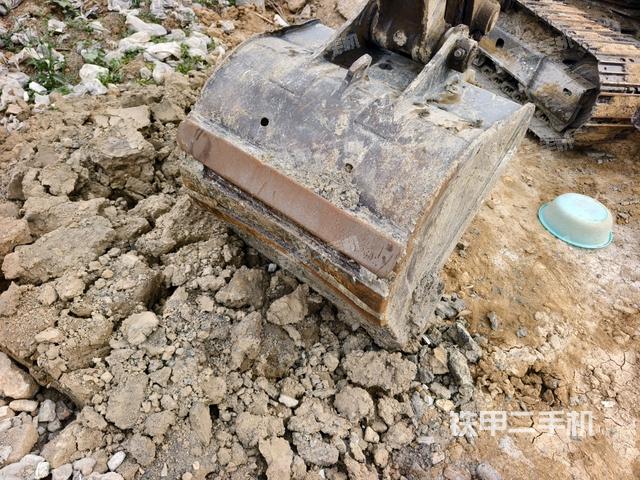 铲斗45度(工作和回转装置) 铲斗45度(工作和回转装置)