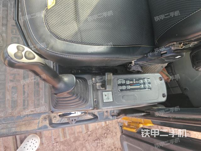 座椅左侧控制台/音响/含左手柄（驾驶室部分）