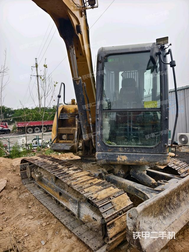 转盘和下车架正前(工作和回转装置) 转盘和下车架正前(工作和回转装置)