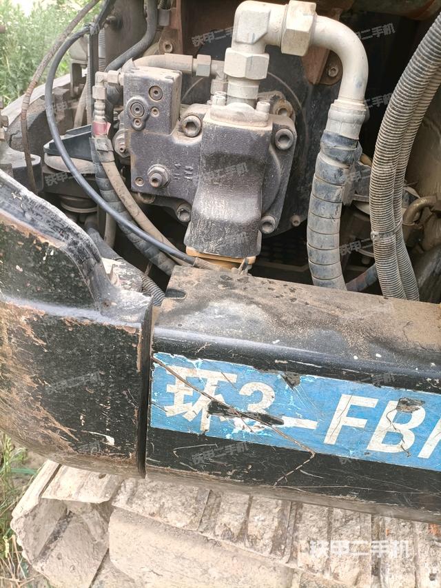 液压泵舱室正面整体(整机外观) 液压泵舱室正面整体(整机外观)