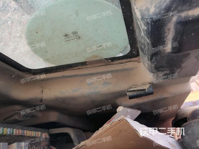 左后方玻璃角標(biāo)(駕駛室部分) 左后方玻璃角標(biāo)(駕駛室部分)