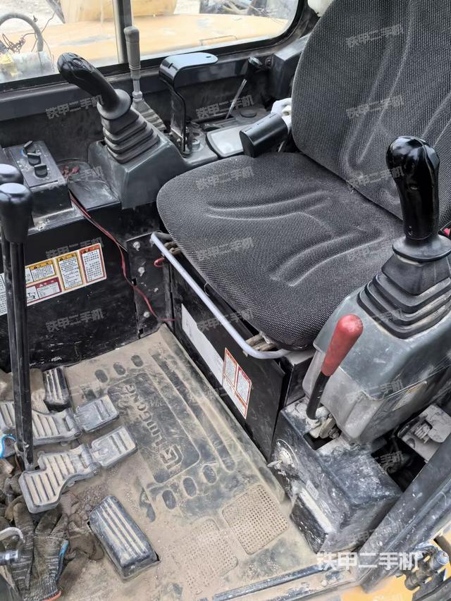 驾驶室整体（整机外观）