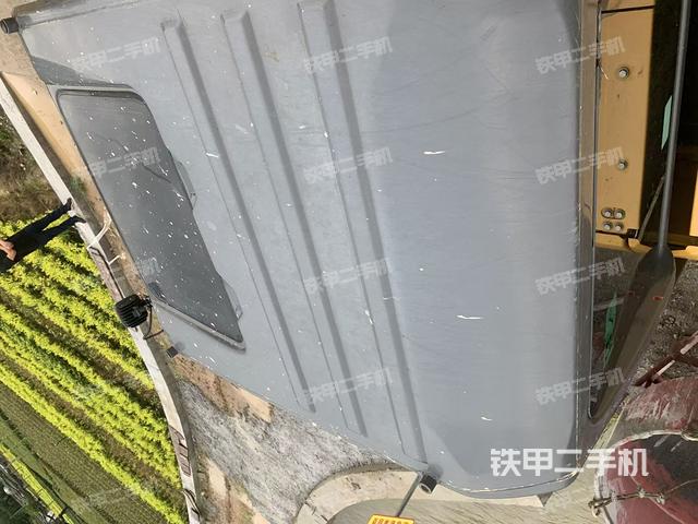 駕駛室頂部(整機(jī)外觀) 駕駛室頂部(整機(jī)外觀)