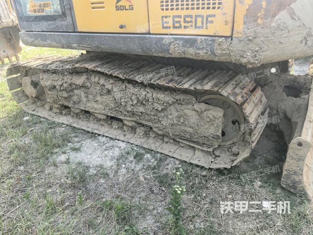 左側(cè)履帶整體?(行走機(jī)構(gòu)) 左側(cè)履帶整體?(行走機(jī)構(gòu))