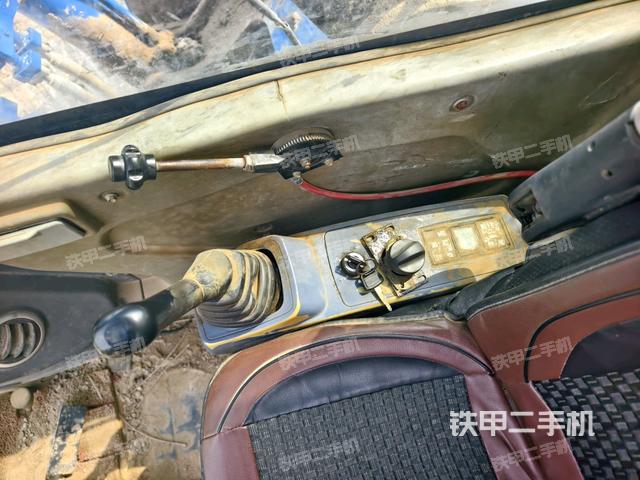 座椅右侧控制台/钥匙门/油门/含右手柄（驾驶室部分）