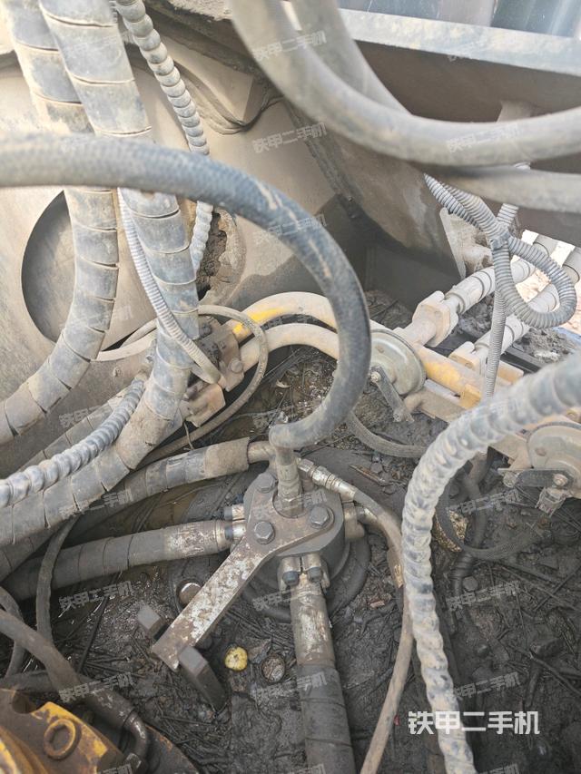 中央回转接头特写（上车部件）