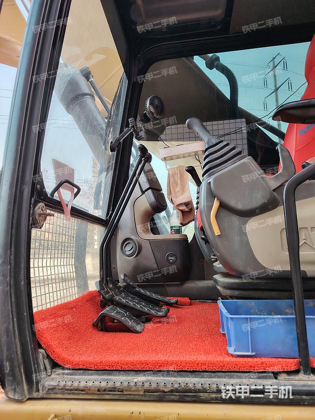 驾驶室整体（整机外观）