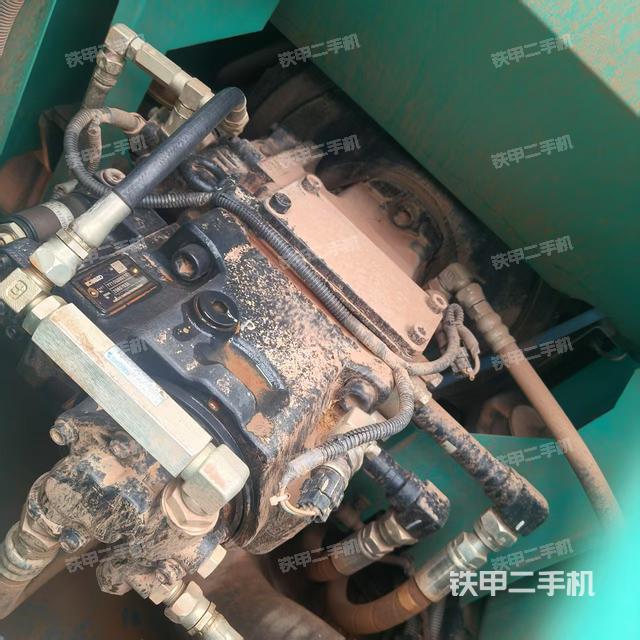 液壓泵艙室正面整體（整機(jī)外觀）