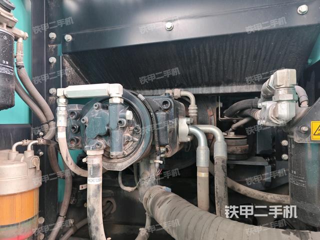 液壓泵斜45?右（大件艙室）