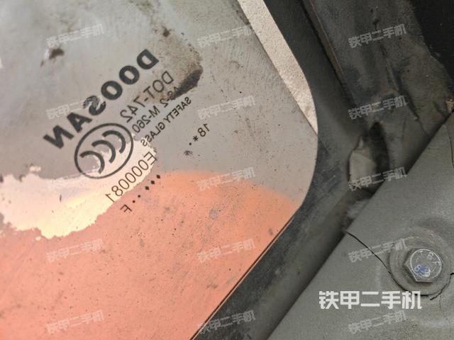 后窗玻璃角標（駕駛室部分）