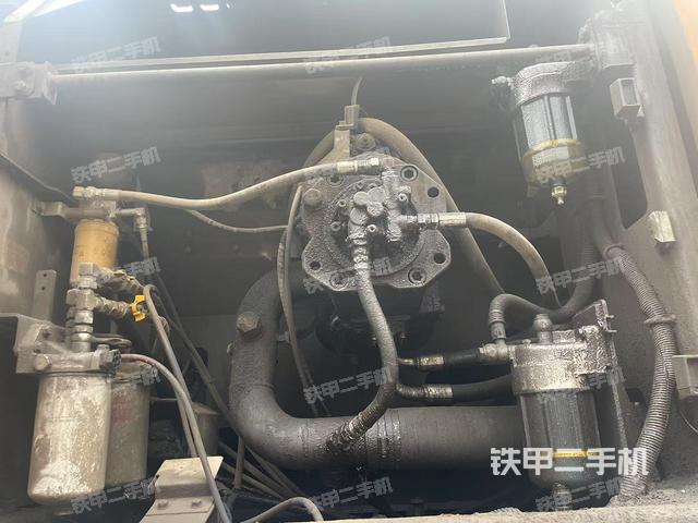 液压泵舱室正面整体(整机外观) 液压泵舱室正面整体(整机外观)