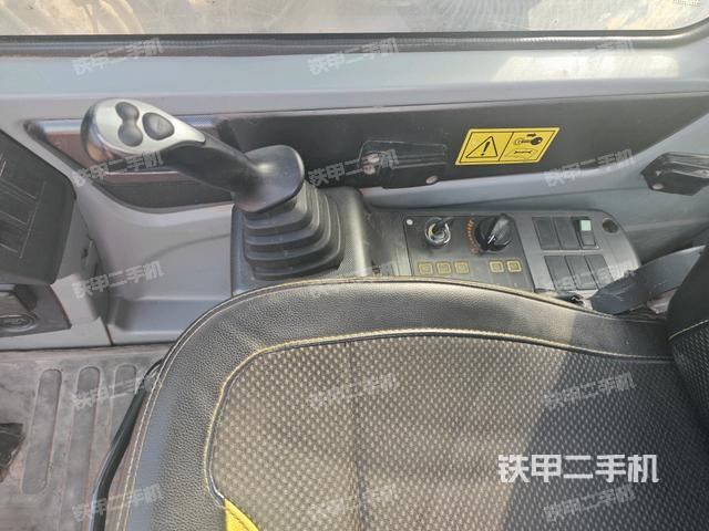 座椅右侧控制台/钥匙门/油门/含右手柄（驾驶室部分）