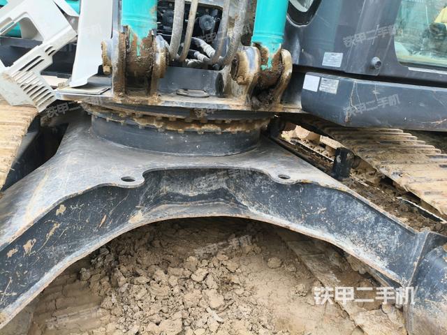 转盘和下车架正前(工作和回转装置) 转盘和下车架正前(工作和回转装置)