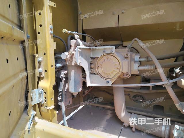 液壓泵艙室正面整體(整機(jī)外觀) 液壓泵艙室正面整體(整機(jī)外觀)
