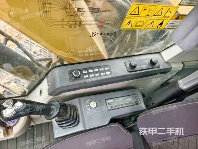 座椅右侧控制台/钥匙门/油门/含右手柄(驾驶室部分) 座椅右侧控制台/钥匙门/油门/含右手柄(驾驶室部分)