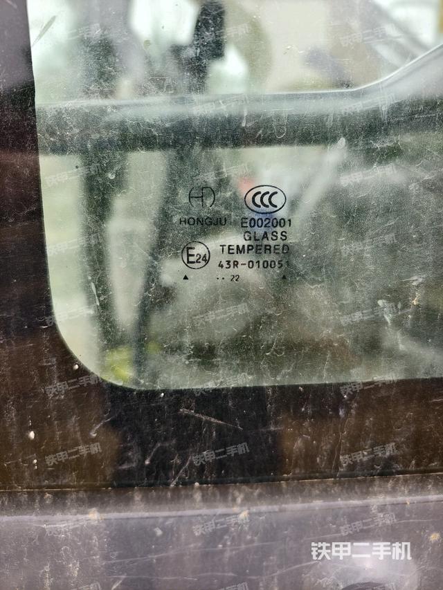 左后方玻璃角标(驾驶室部分) 左后方玻璃角标(驾驶室部分)