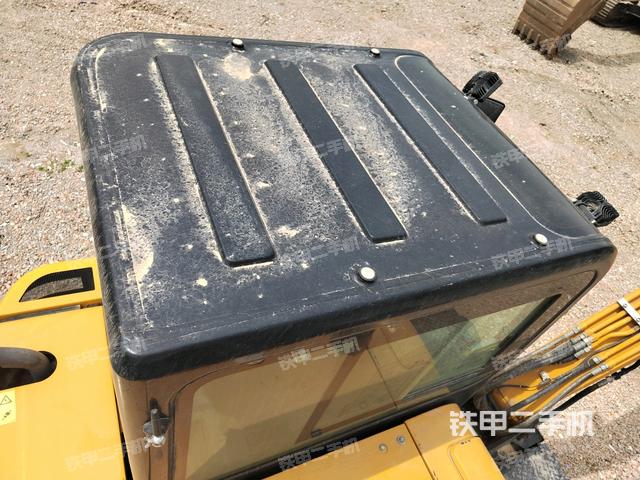 驾驶室顶部(整机外观) 驾驶室顶部(整机外观)