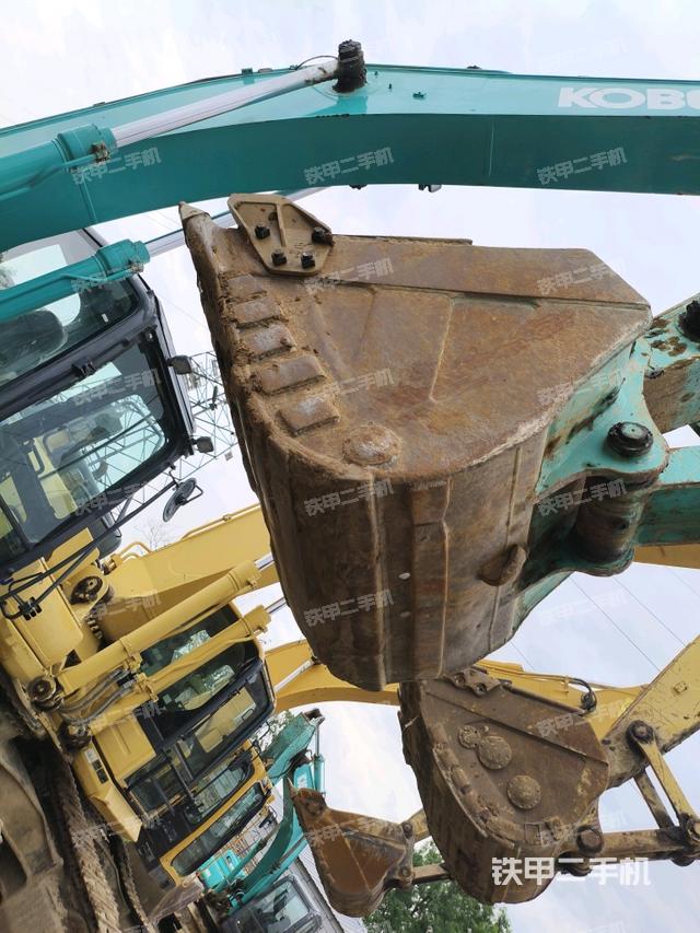 铲斗45度(工作和回转装置) 铲斗45度(工作和回转装置)