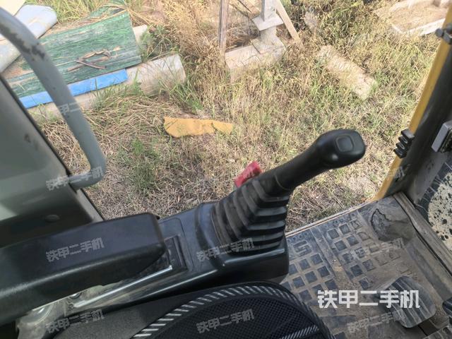 座椅右側(cè)控制臺/鑰匙門/油門/含右手柄(駕駛室部分) 座椅右側(cè)控制臺/鑰匙門/油門/含右手柄(駕駛室部分)