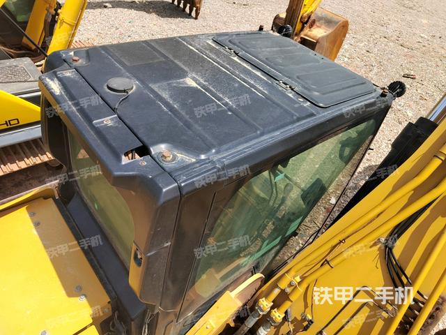 駕駛室頂部(整機(jī)外觀) 駕駛室頂部(整機(jī)外觀)
