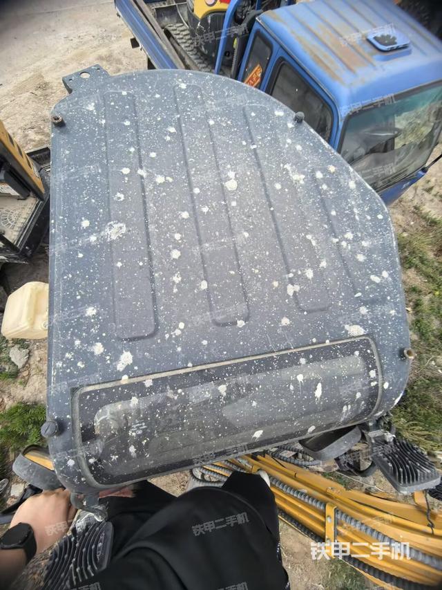 驾驶室顶部（整机外观）