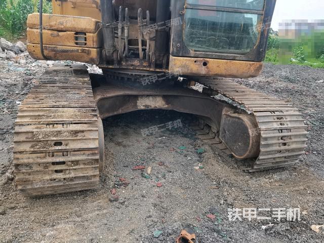 轉(zhuǎn)盤和下車架正前(工作和回轉(zhuǎn)裝置) 轉(zhuǎn)盤和下車架正前(工作和回轉(zhuǎn)裝置)