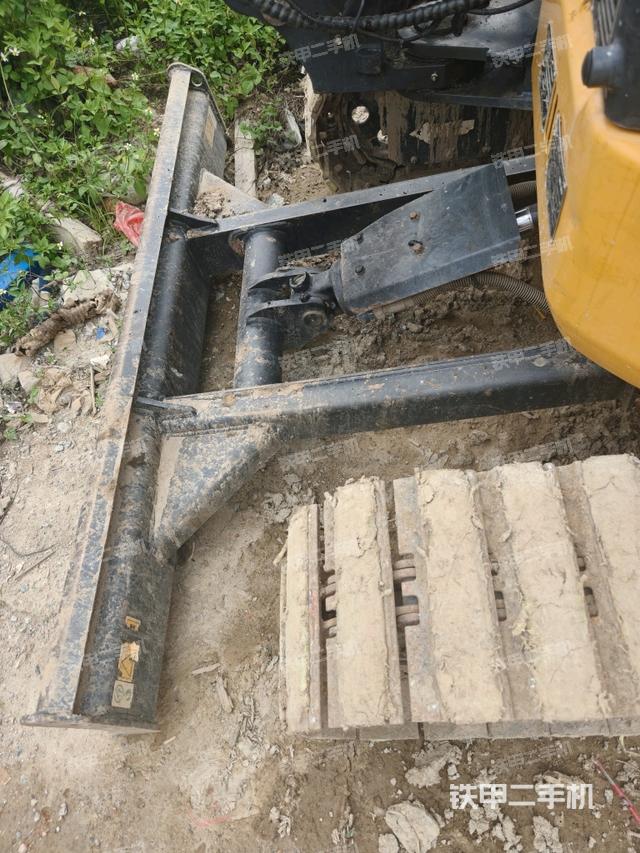 转盘和下车架正前(工作和回转装置) 转盘和下车架正前(工作和回转装置)