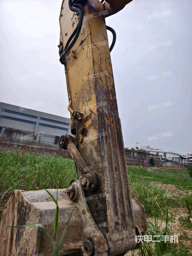 小臂整體左后(工作和回轉裝置) 小臂整體左后(工作和回轉裝置)