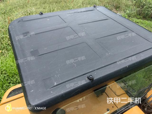 駕駛室頂部(整機外觀) 駕駛室頂部(整機外觀)