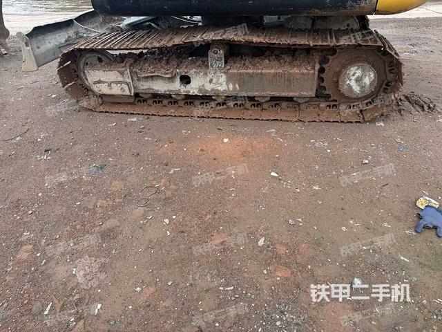 左側(cè)履帶整體?(行走機(jī)構(gòu)) 左側(cè)履帶整體?(行走機(jī)構(gòu))